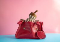 Selectie van heren accessoires zoals een leren portefeuille, armband en manchetknopen als cadeau
