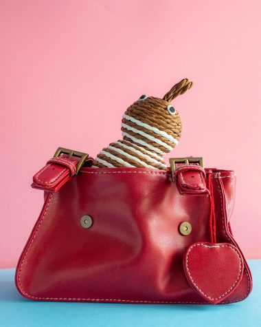 Selectie van heren accessoires zoals een leren portefeuille, armband en manchetknopen als cadeau